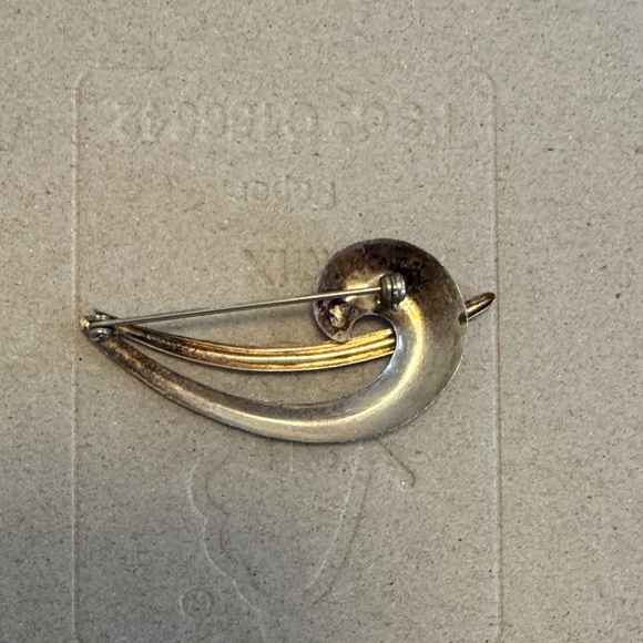 Silver Abstract Brooch - Picture 2 of 3